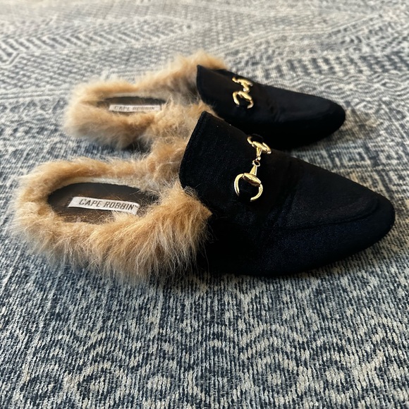 Cape Robbin Faux Fur Mules - Picture 2 of 3